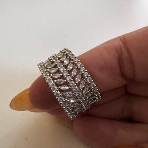 Elegant Silver Women's Ring size 8